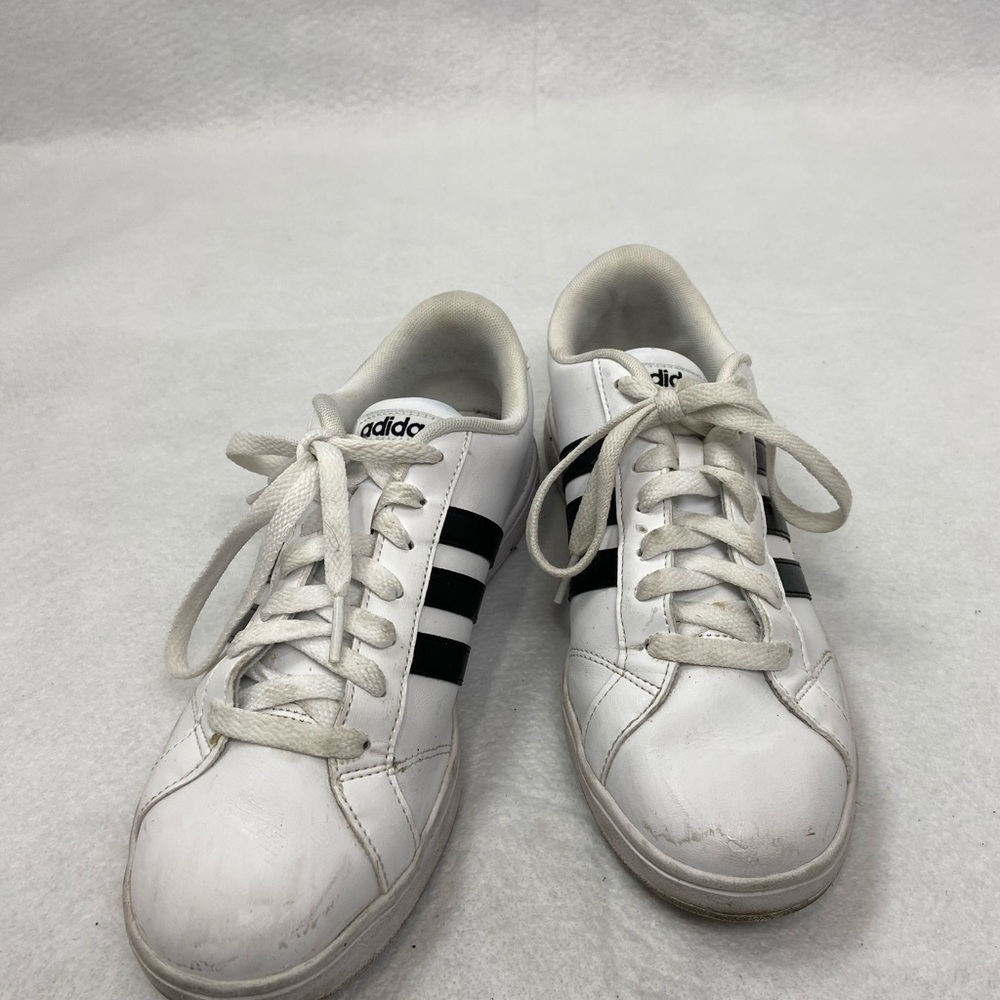 Adidas shoe women’s size 7.5